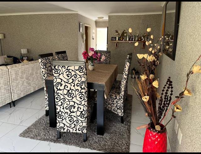 2 BEDROOM TOWNHOUSE FOR SALE IN LINDHAVEN